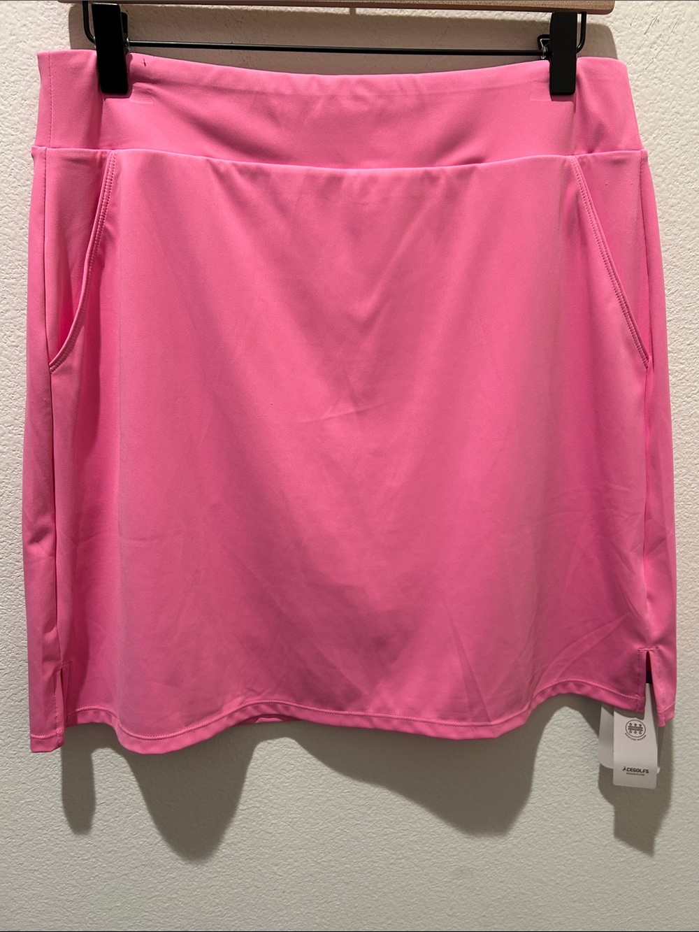 Cegolfs Pink Athletic Skirt with Smooth Performance Fabric